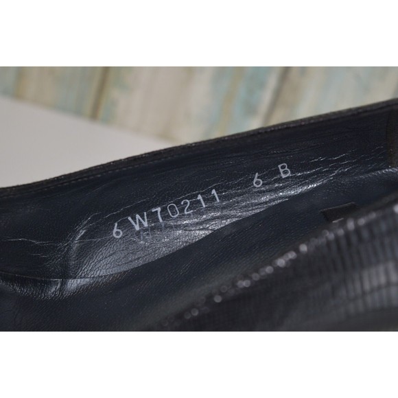 Stuart Weitzman Size 6 Black Snake Print Chic Pumps - Picture 10 of 10